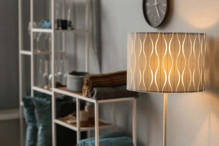 Suministros de luz y agua en viviendas cedidas